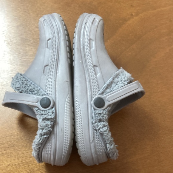 Esmara faux fur unisex grey clogs with strap; size 5.5-6 - preowned - Picture 4 of 6